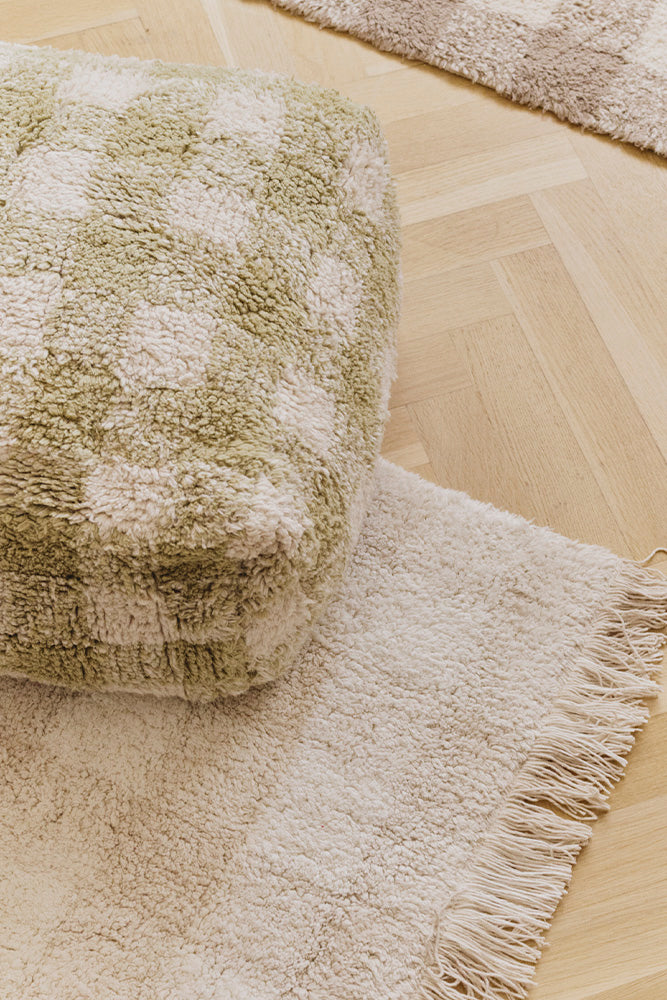 lorena-canals-pouf-vichy-matcha-motif-carreaux-enfant image 3