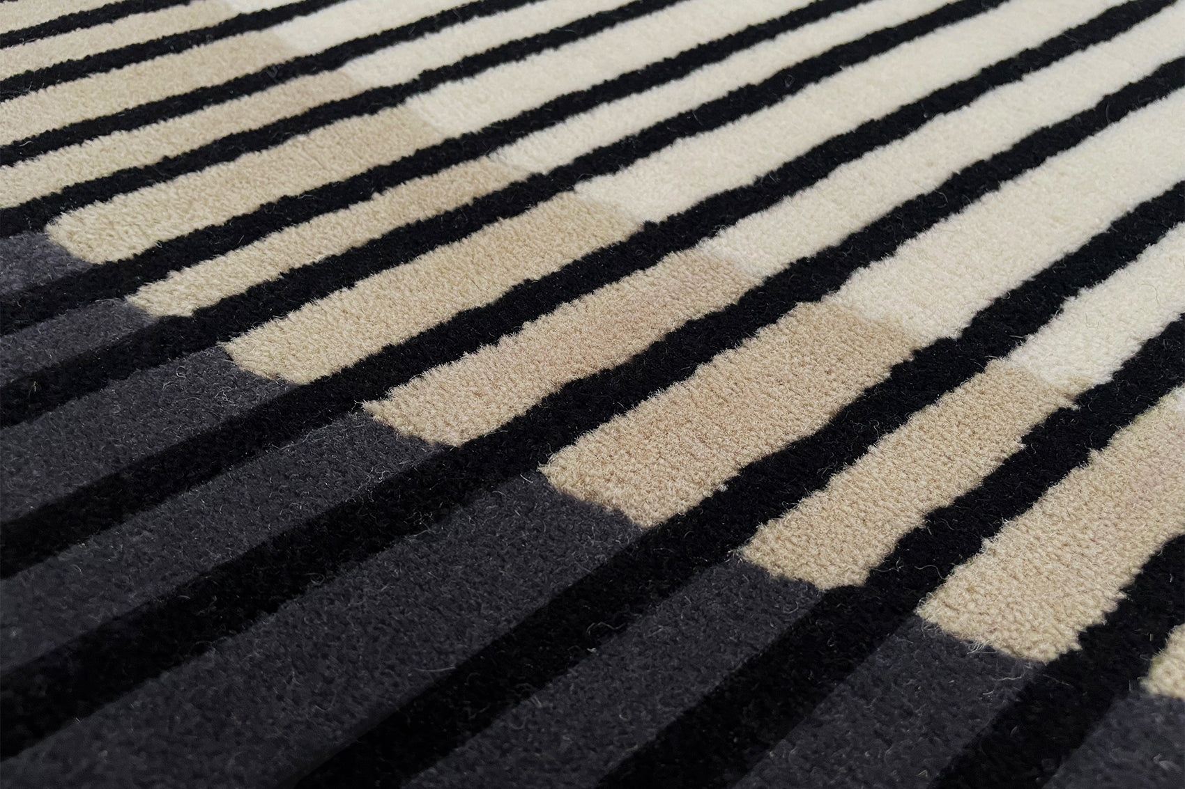 serge-lesage-tapis-snoop-grise-tapis-graphique-color-block image 3