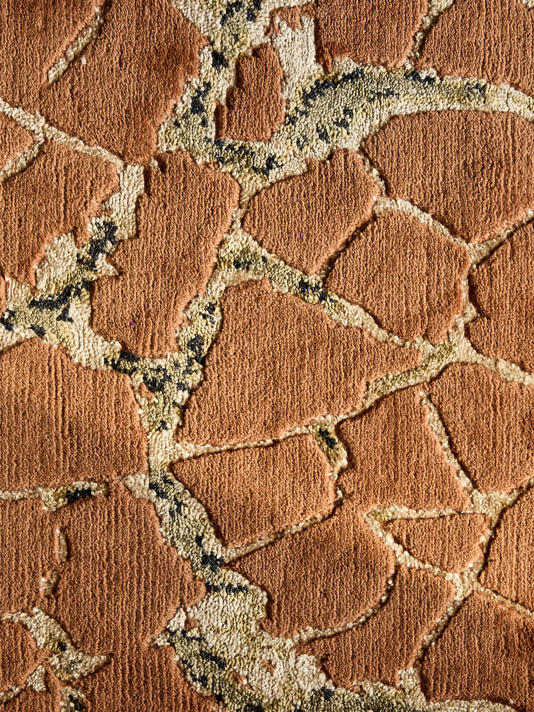 serge-lesage-tapis-kintsugi-acajou-tapis-nou-main image 4