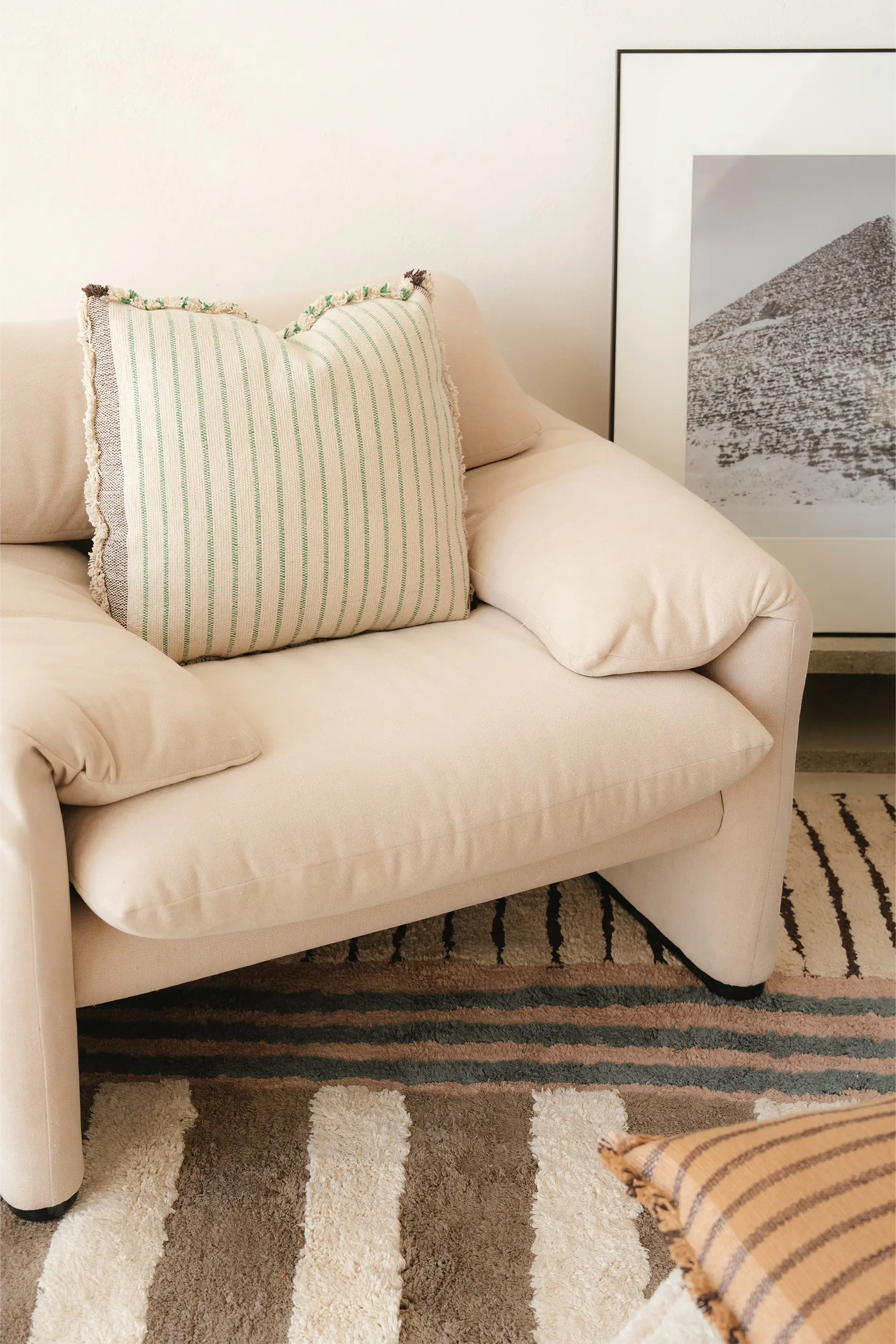 lorena-canals-lines-green-coussin-tiss-main-ray image 2