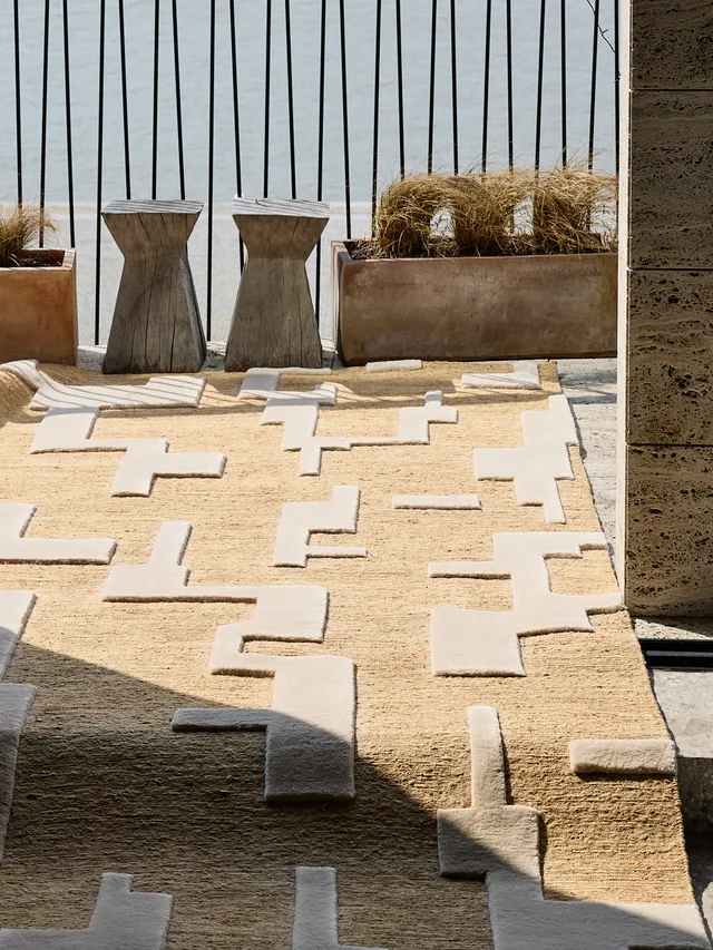 serge-lesage-tapis-acropolis-terre-cyclades image 1