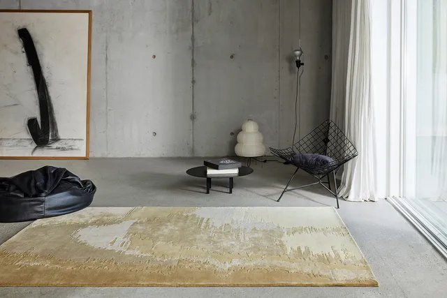 serge-lesage-hoek-tapis-beige-abstrait-relief image 1