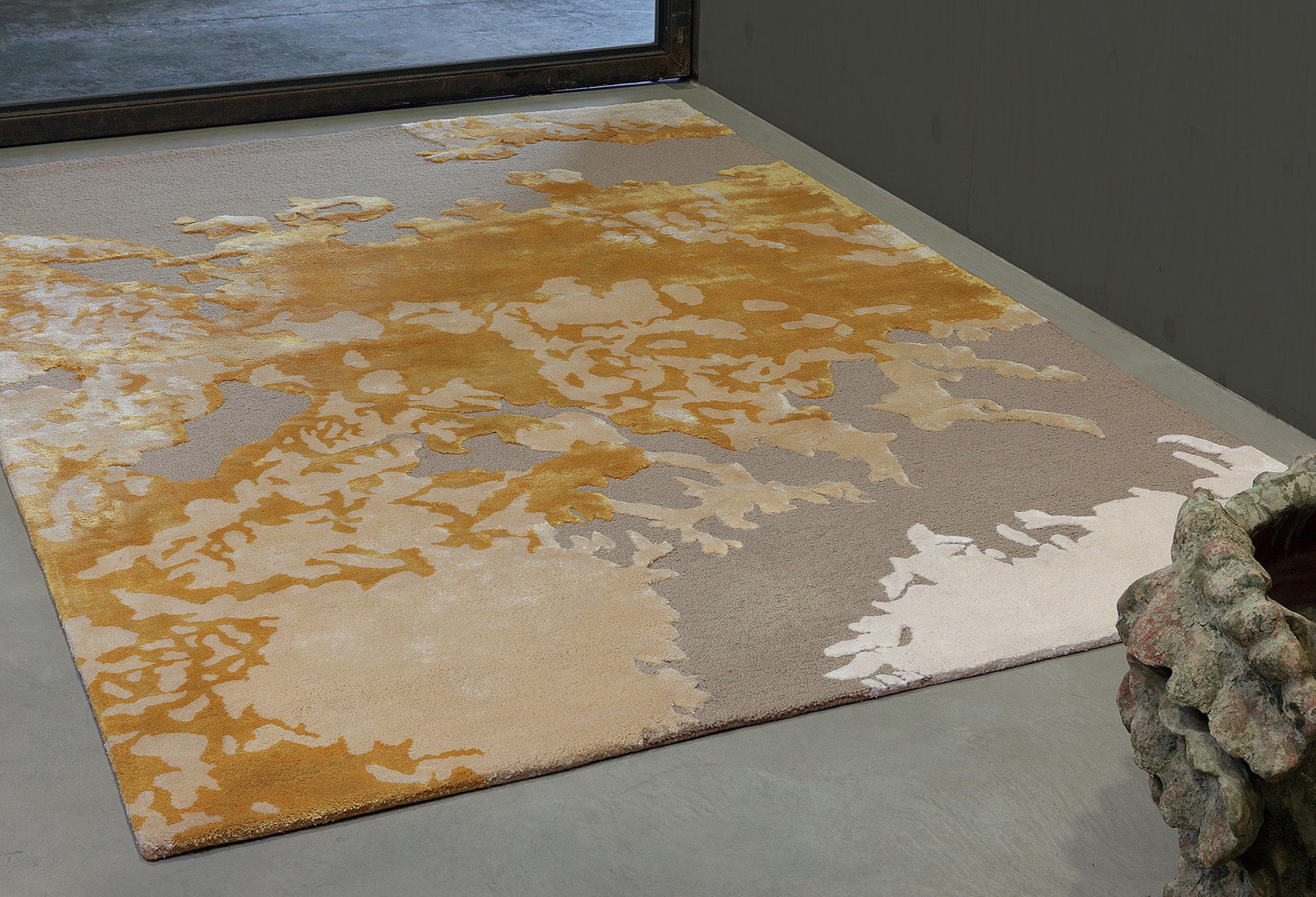 serge-lesage-tapis-milos-tapis-h-ritage-jaune-gris-et-blanc image 1