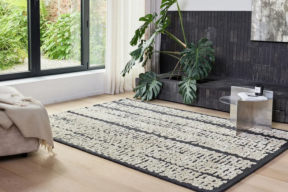 serge-lesage-tapis-pad-noir-perles-tencel image 1
