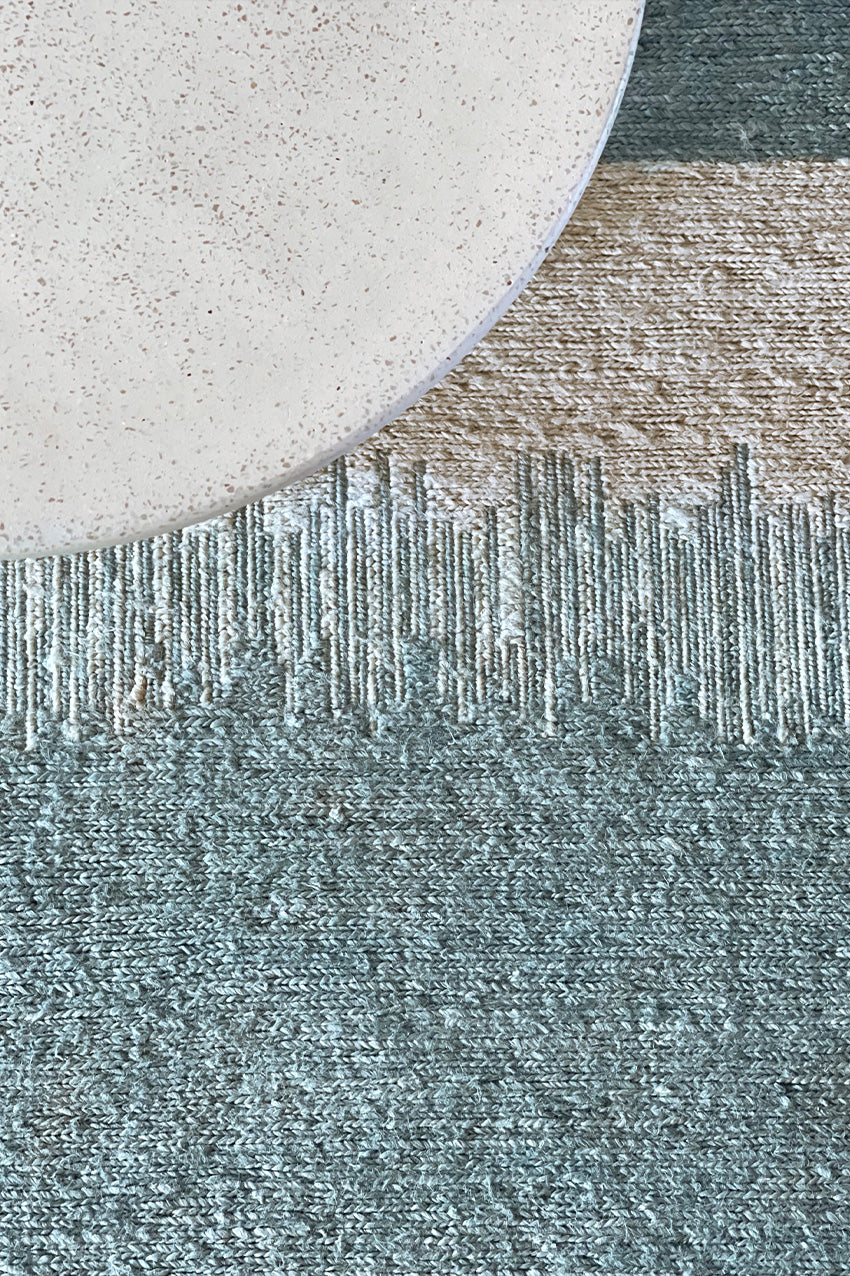 toulemonde-bochart-figueras-aqua-tapis-jute-dor-nou-main image 7