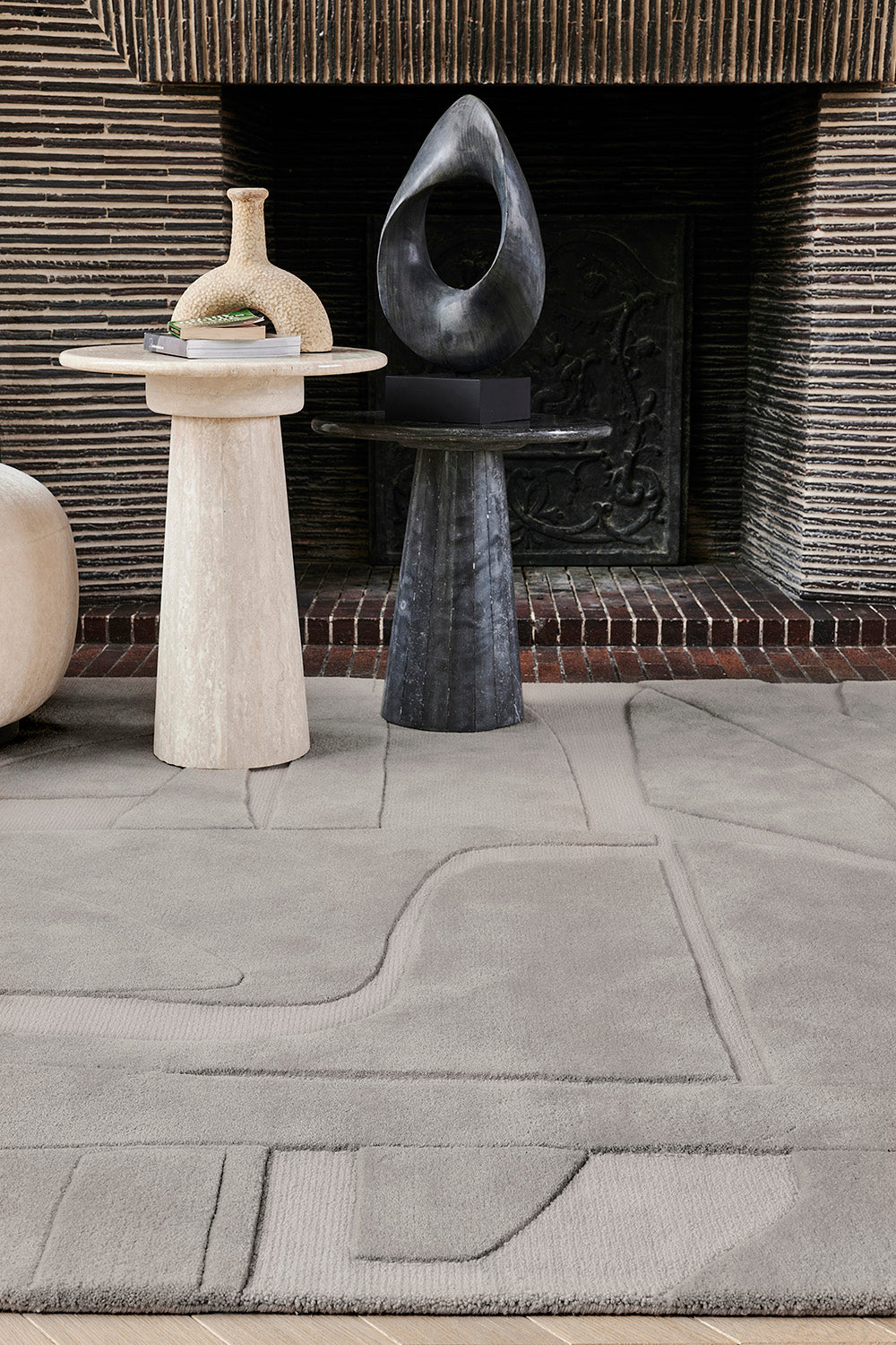 toulemonde-bochart-collage-tapis-gris-laine-tuft-main-pascale-risbourg image 3