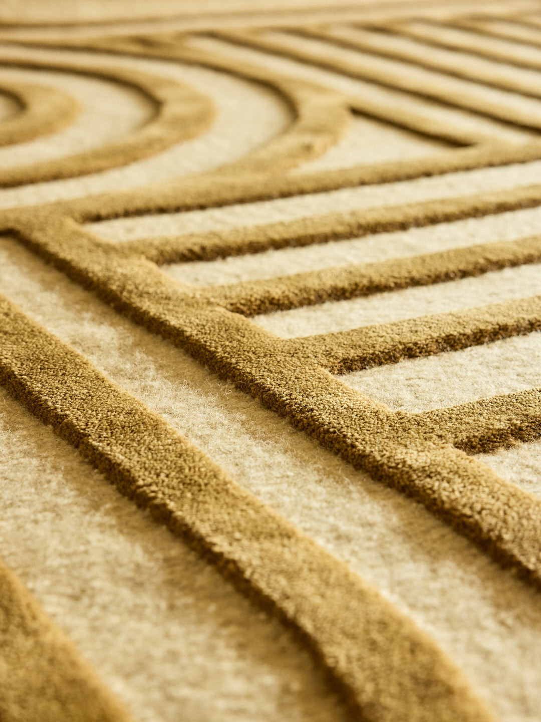 serge-lesage-tapis-nowee-moutarde-tapis-contemporain-graphique image 4
