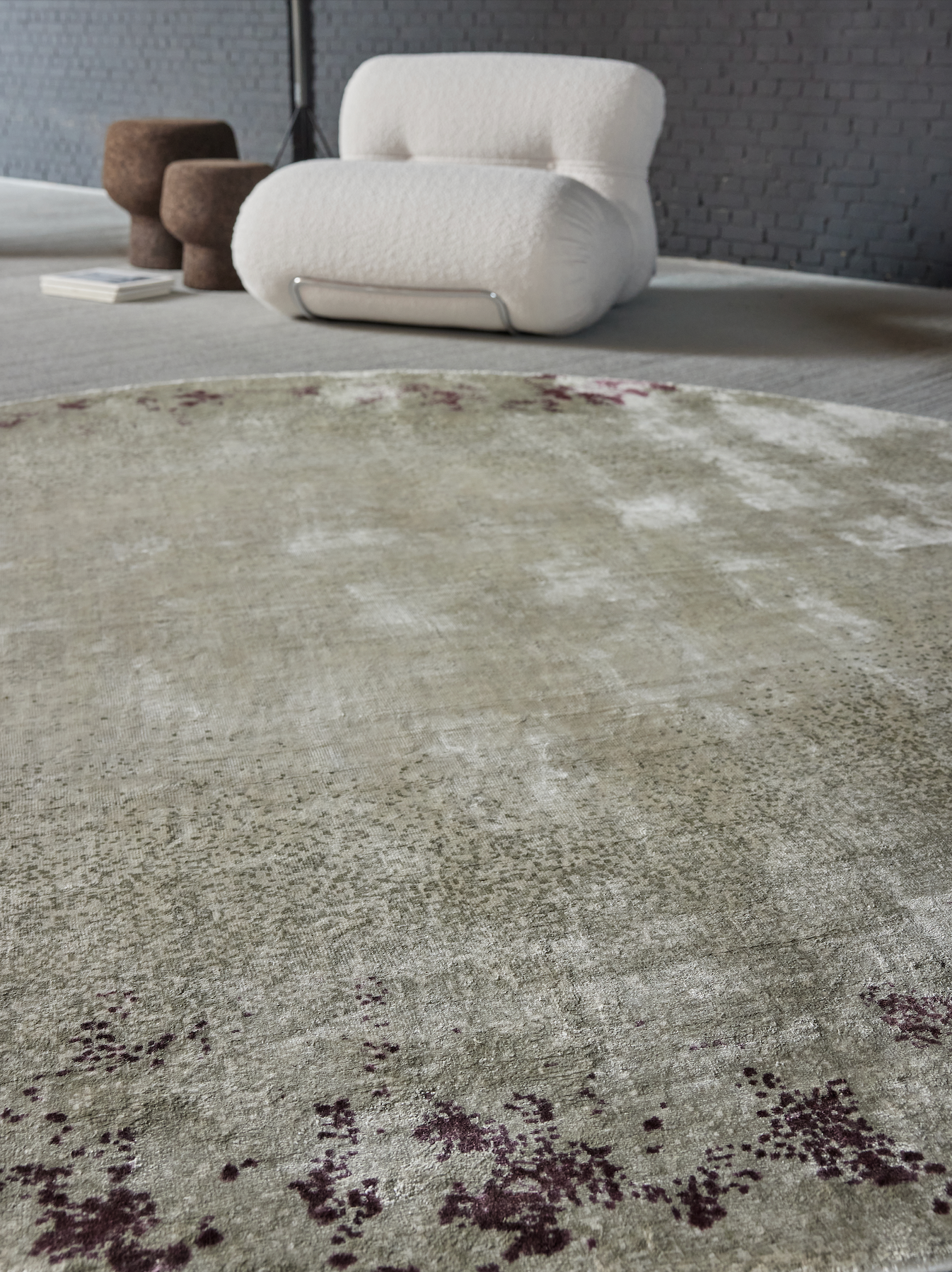 serge-lesage-tapis-lava-gris-fum-rond image 3