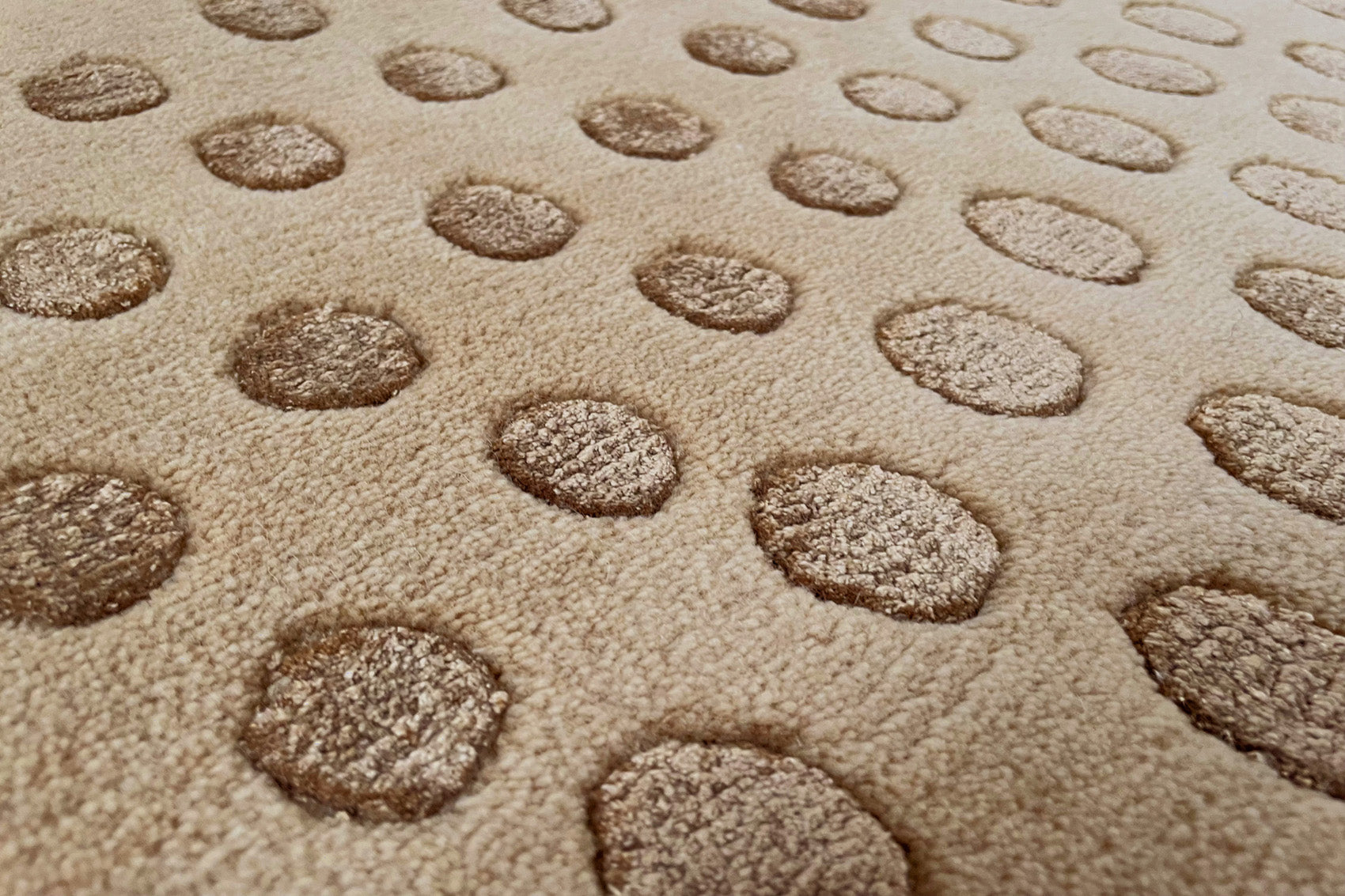 serge-lesage-tapis-lily-sable image 3