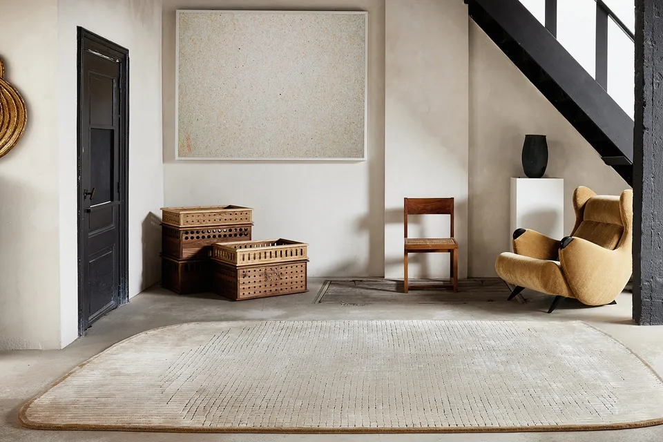 tapis-serge-lesage-geometry-sable-forme-libre image 1