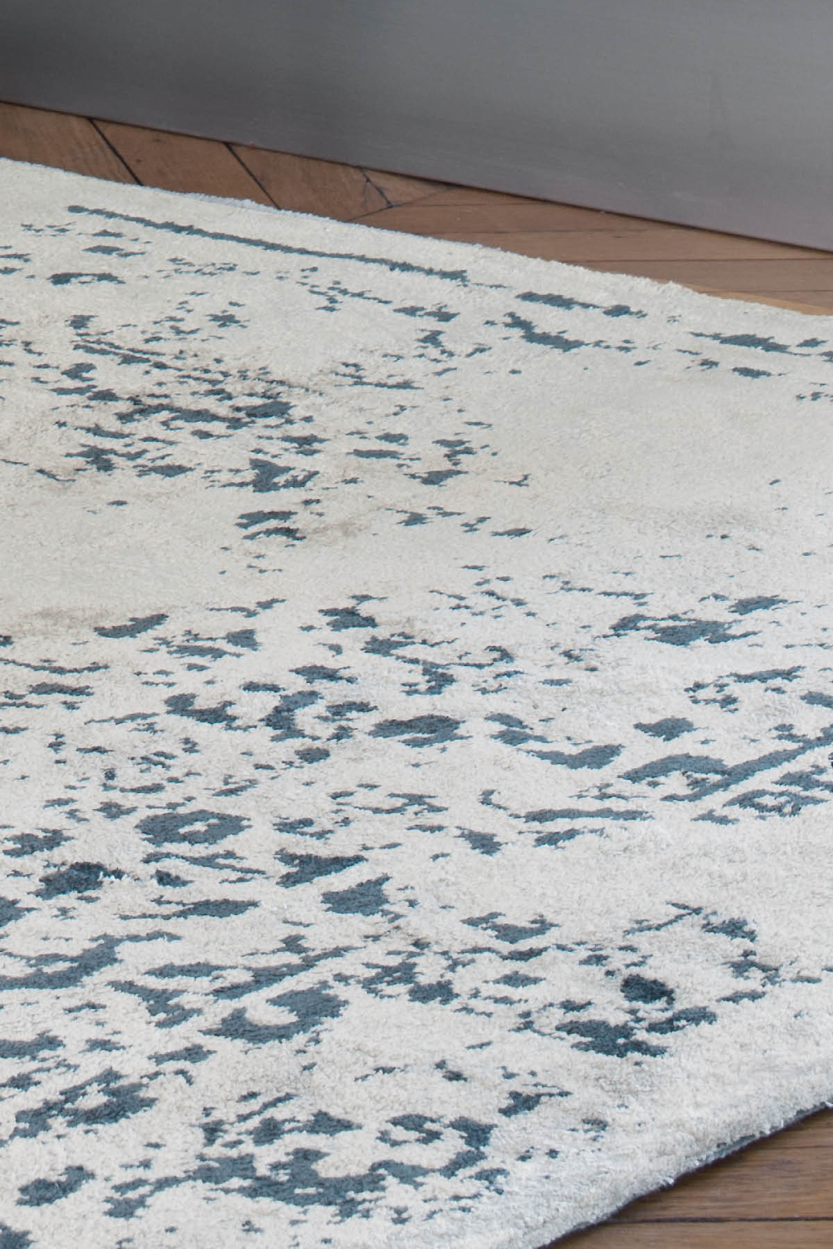 toulemonde-bochart-mirage-tapis-gris-viscose-fait-main image 3