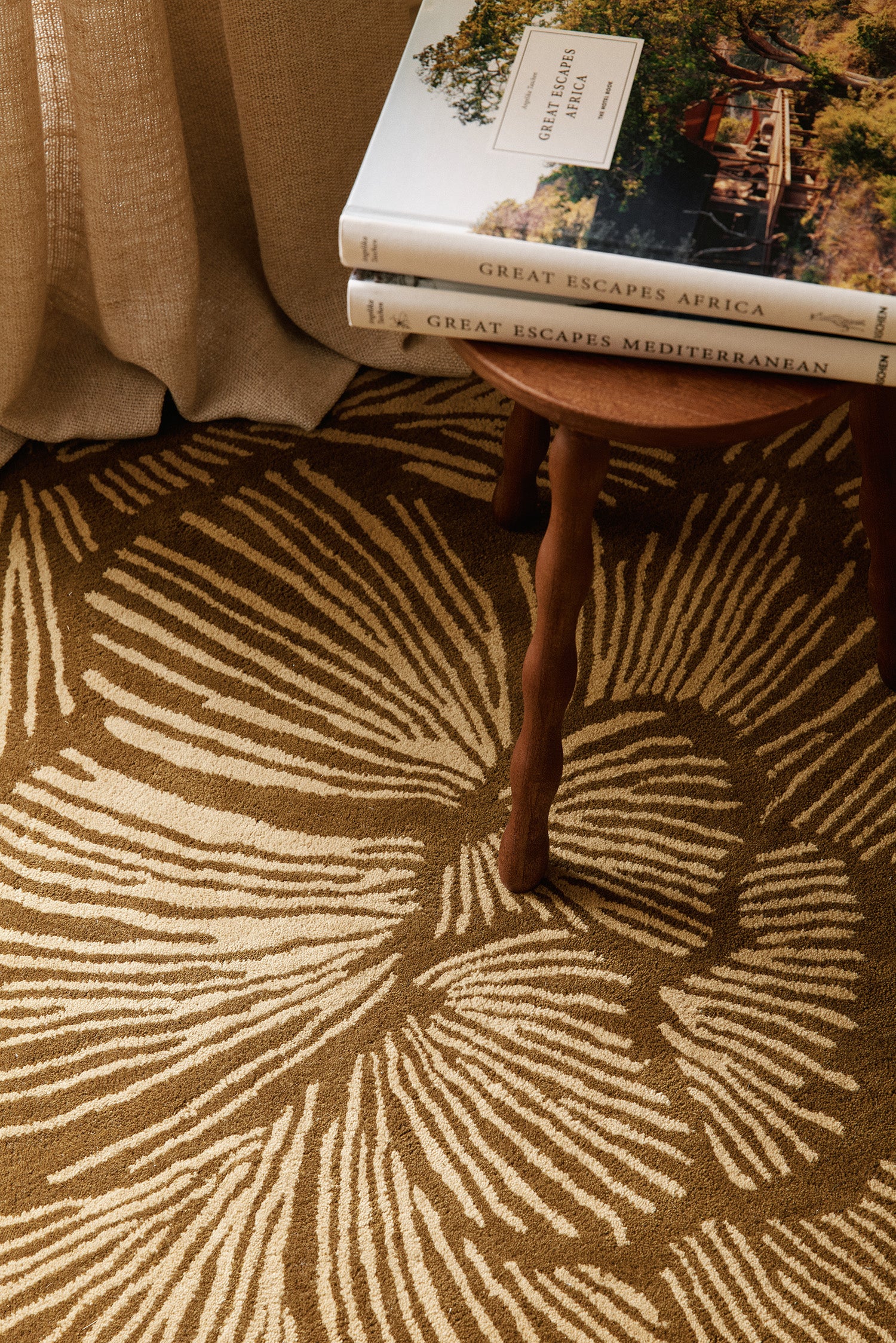 toulemonde-bochart-gala-tapis-vert-floral-en-velours-de-laine-tuft-main image 4