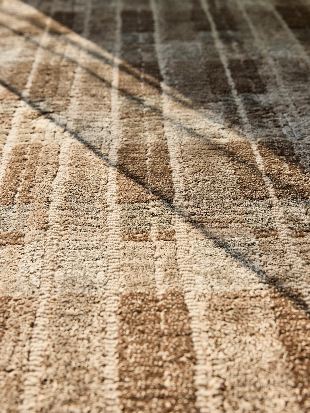 serge-lesage-tapis-paolo-cafe-tapis-contemporain-lignes-naturelles image 3