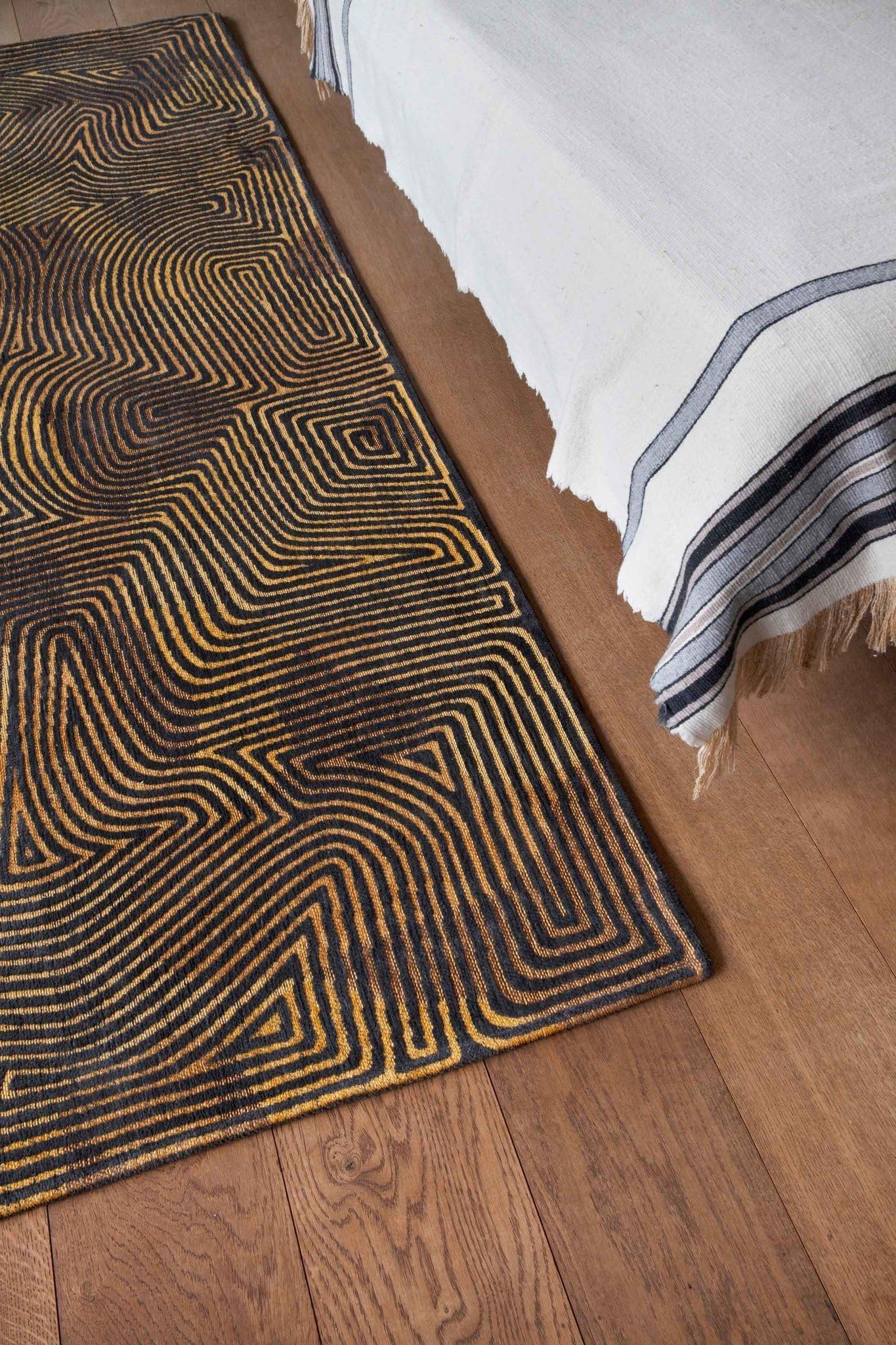 louis-de-poortere-coral-meditation-tapis-structur-170-x-240-cm-or-noir image 4