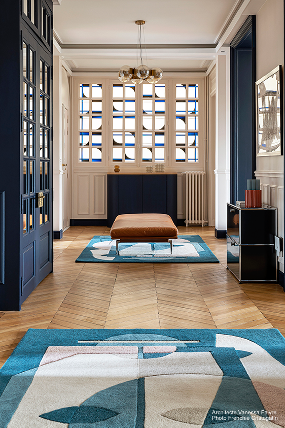 toulemonde-bochart-aduma-nuit-tapis-bleu-tuft-main-florence-bourel image 5