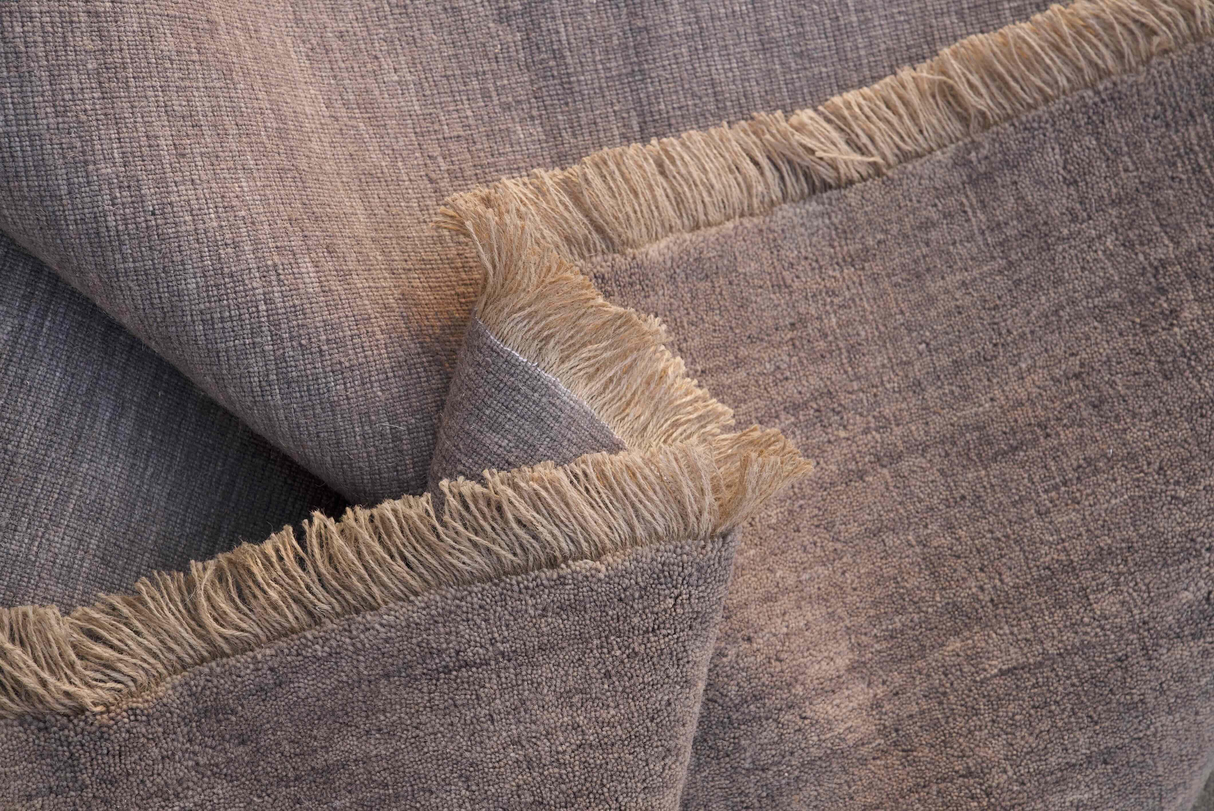 tapis-serge-lesage-nara-faux-uni-laine-chin-e-franges-jute image 4