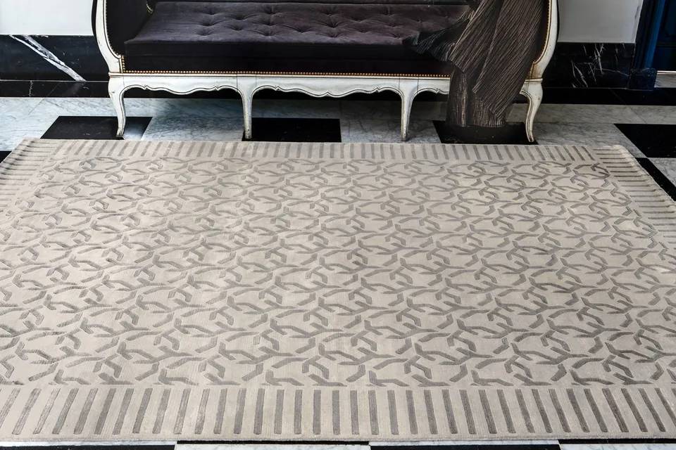 serge-lesage-alienor-tapis-monogramme-classique image 1