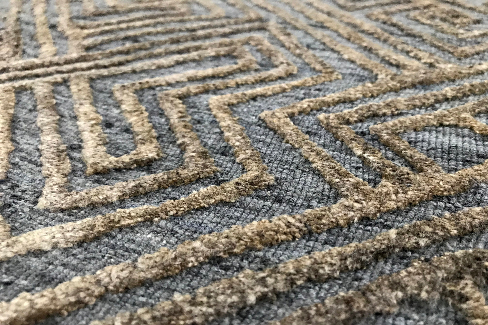 serge-lesage-connection-3-gris-fum-tapis-relief image 3