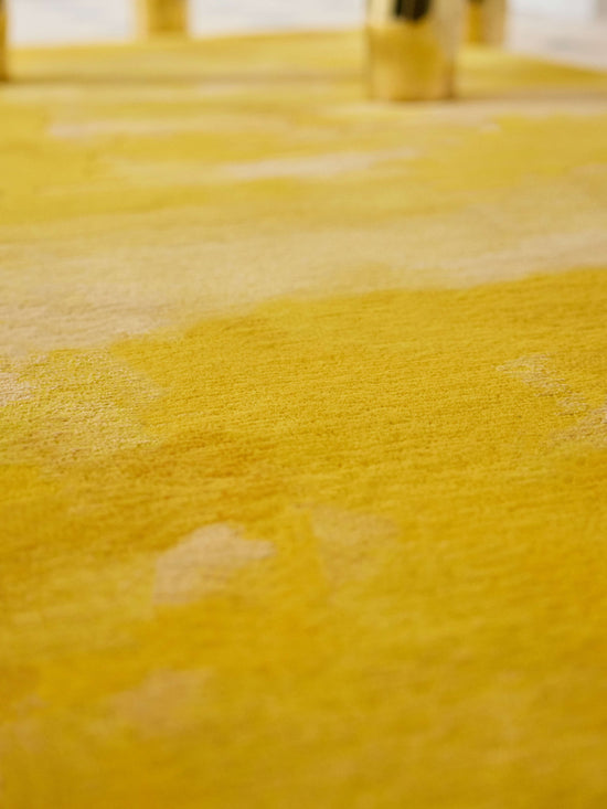 serge-lesage-tapis-aurora-gold-tapis-contemporain-jaune-dor image 3
