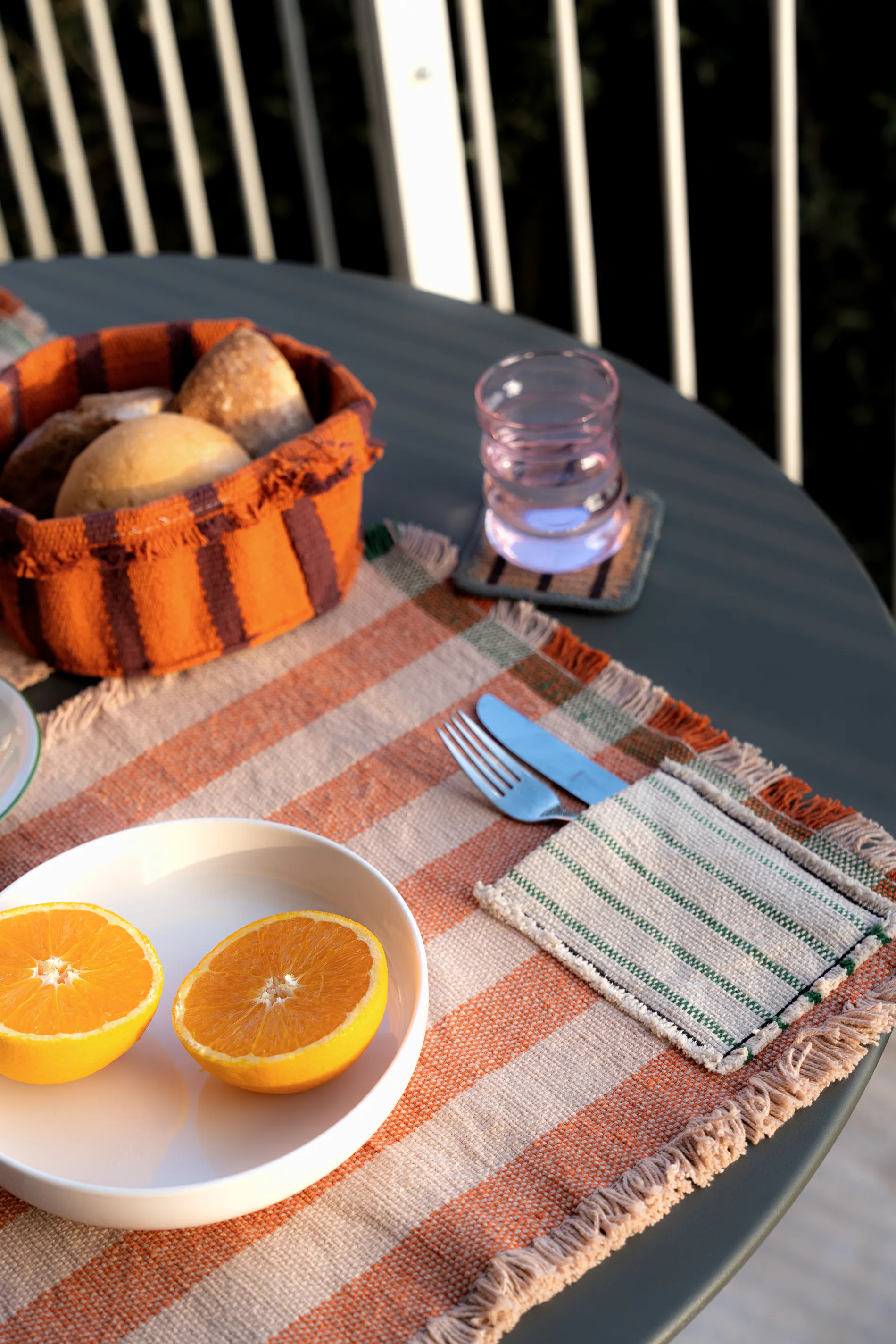 lorena-canals-pack-de-2-sets-de-table-handloom-avec-poche-terracotta image 7