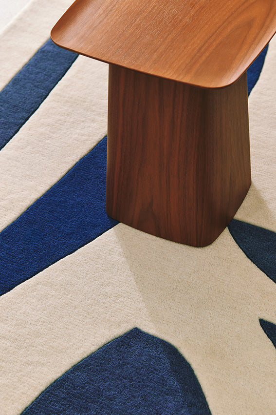 toulemonde-bochart-alpha-tapis-bleu-laine-nouvelle-z-lande-tuft-main image 4