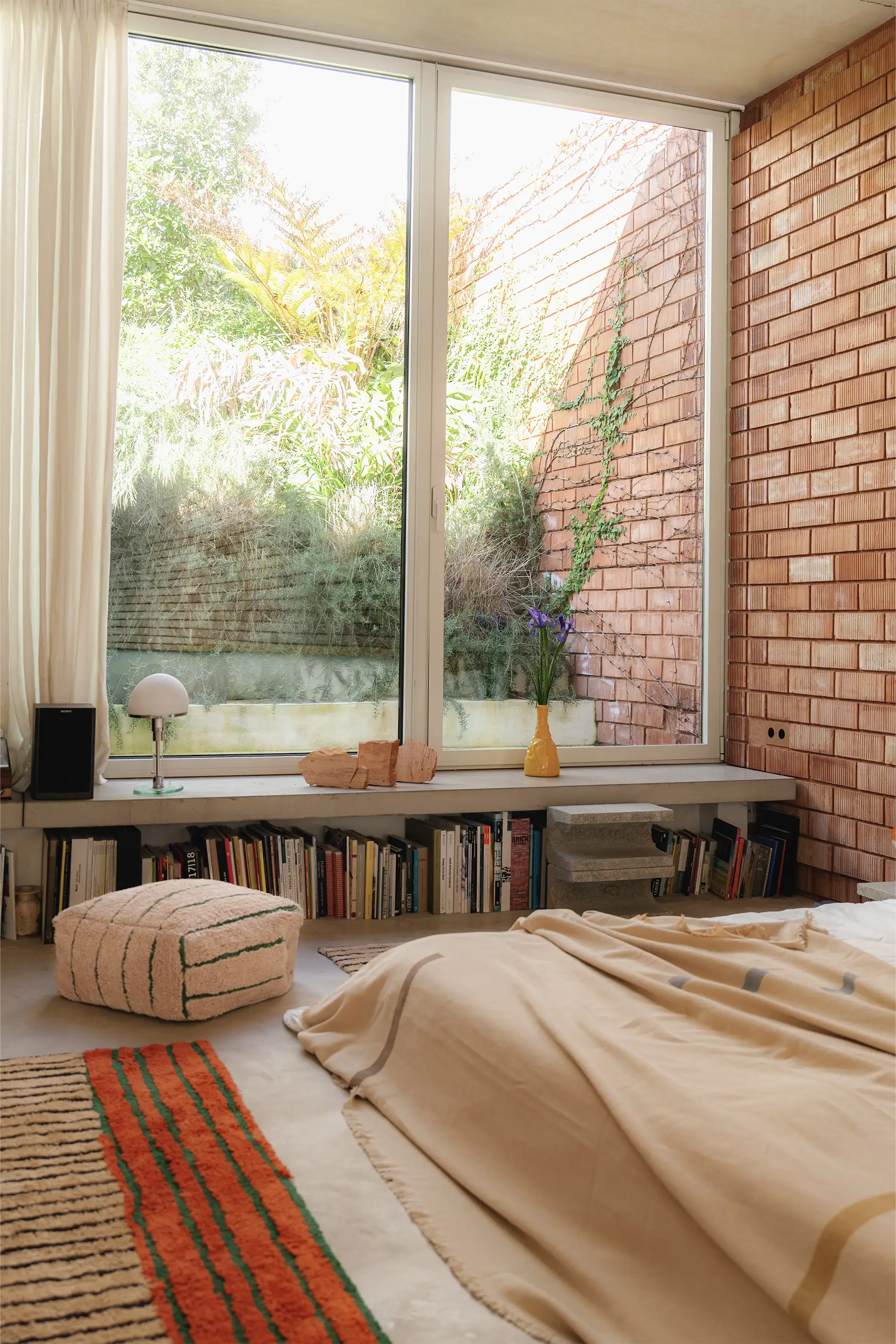 lorena-canals-pouf-lines-rose-pouf-artisanal-ray image 4