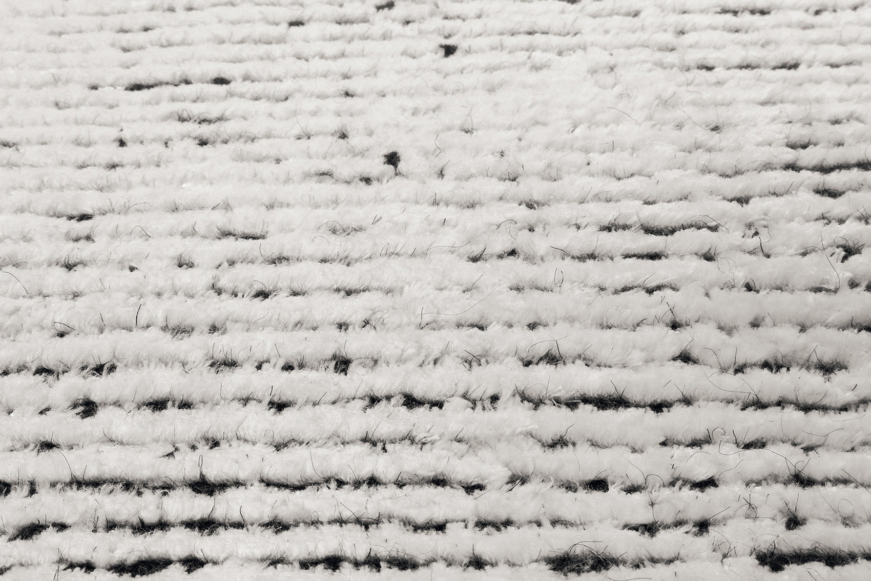 tapis-serge-lesage-sutton-noir-et-blanc-laine-et-soie-ray image 3