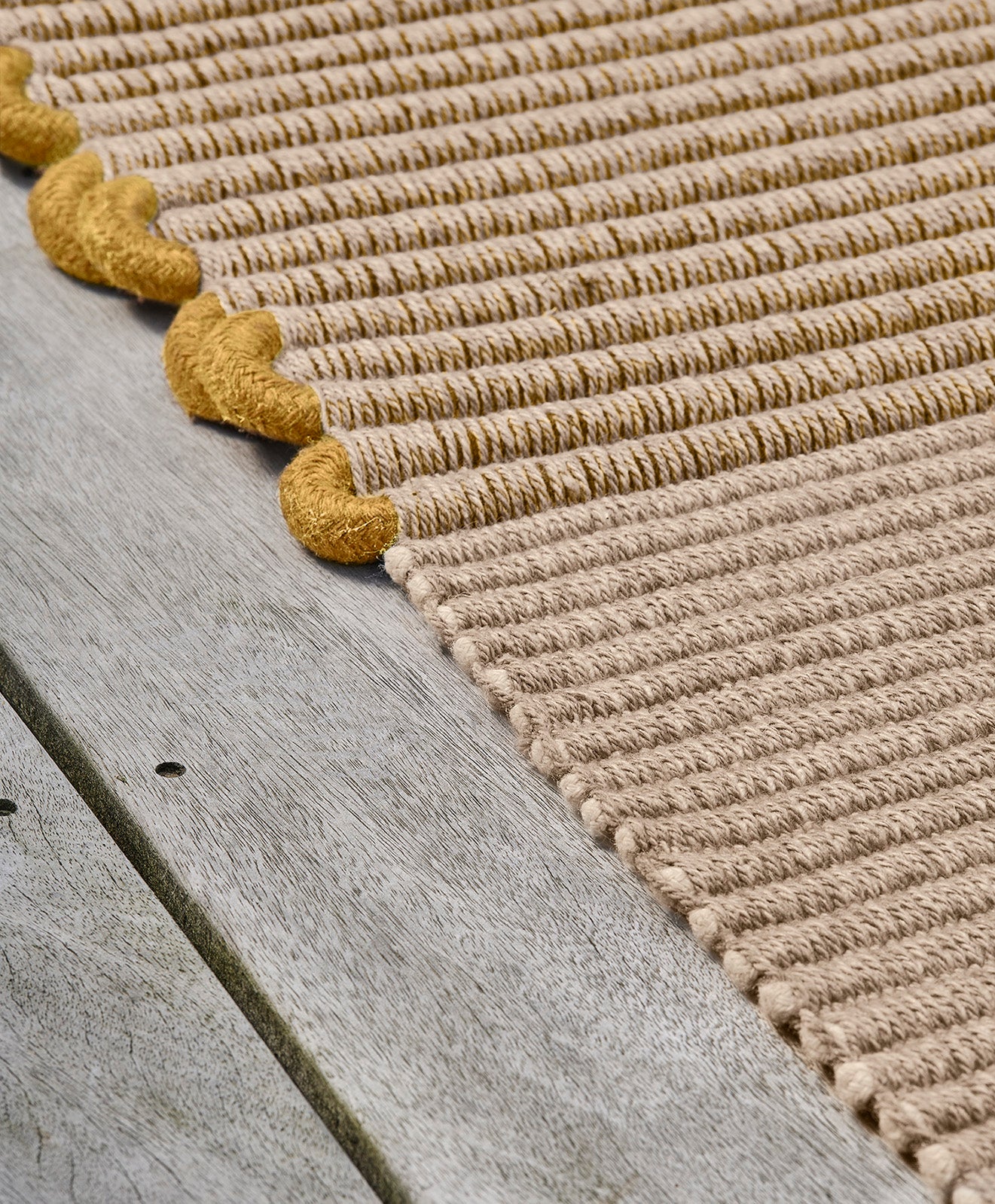 toulemonde-bochart-cabestan-jaune-tapis-outdoor-en-pet-recycl-tiss-main image 2