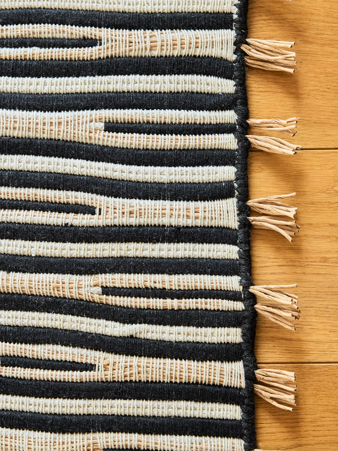 serge-lesage-tapis-zuri-tapis-tiss-main-laine-raffia-et-coton image 3