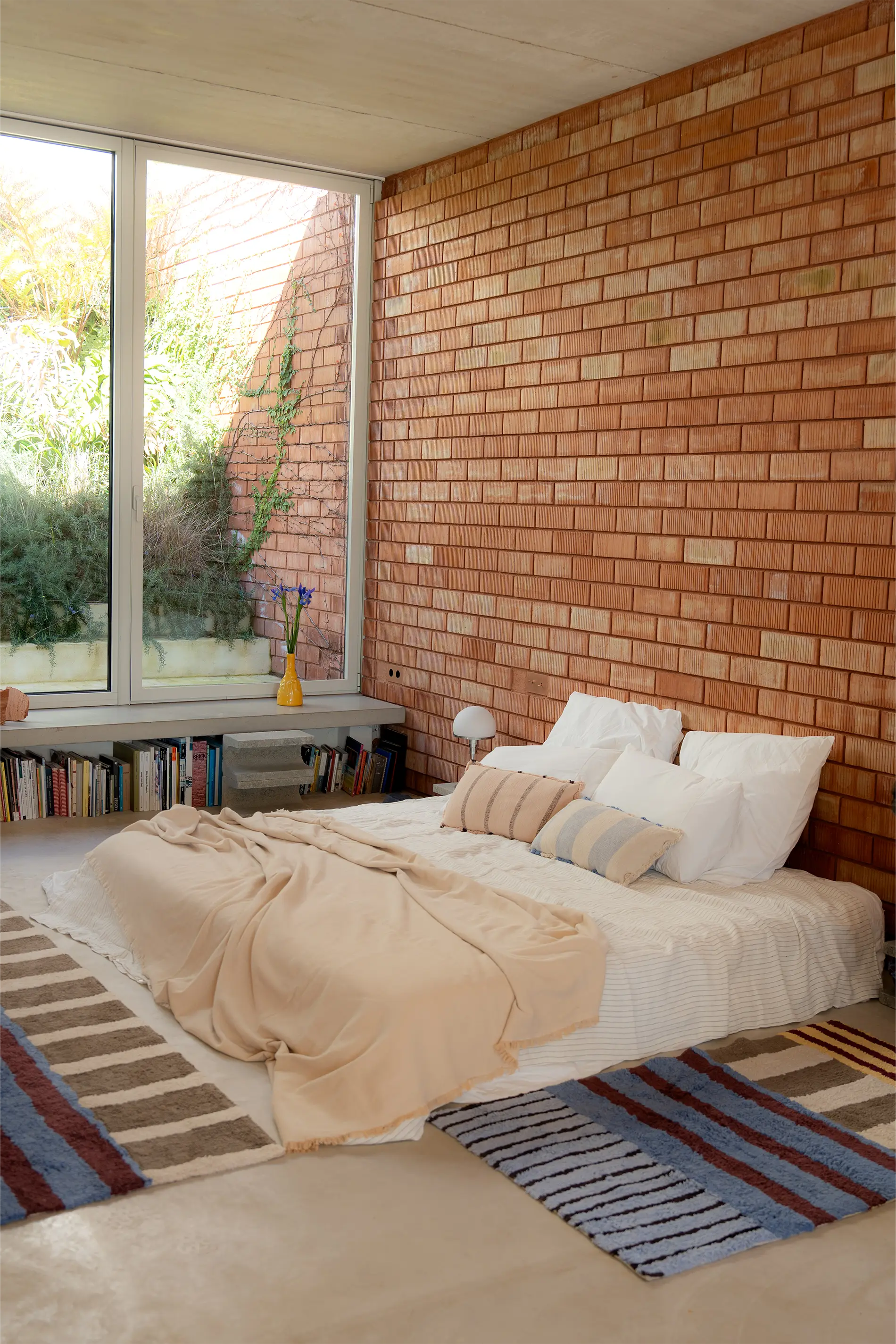 lorena-canals-coussin-rectangulaire-lines-rose image 3