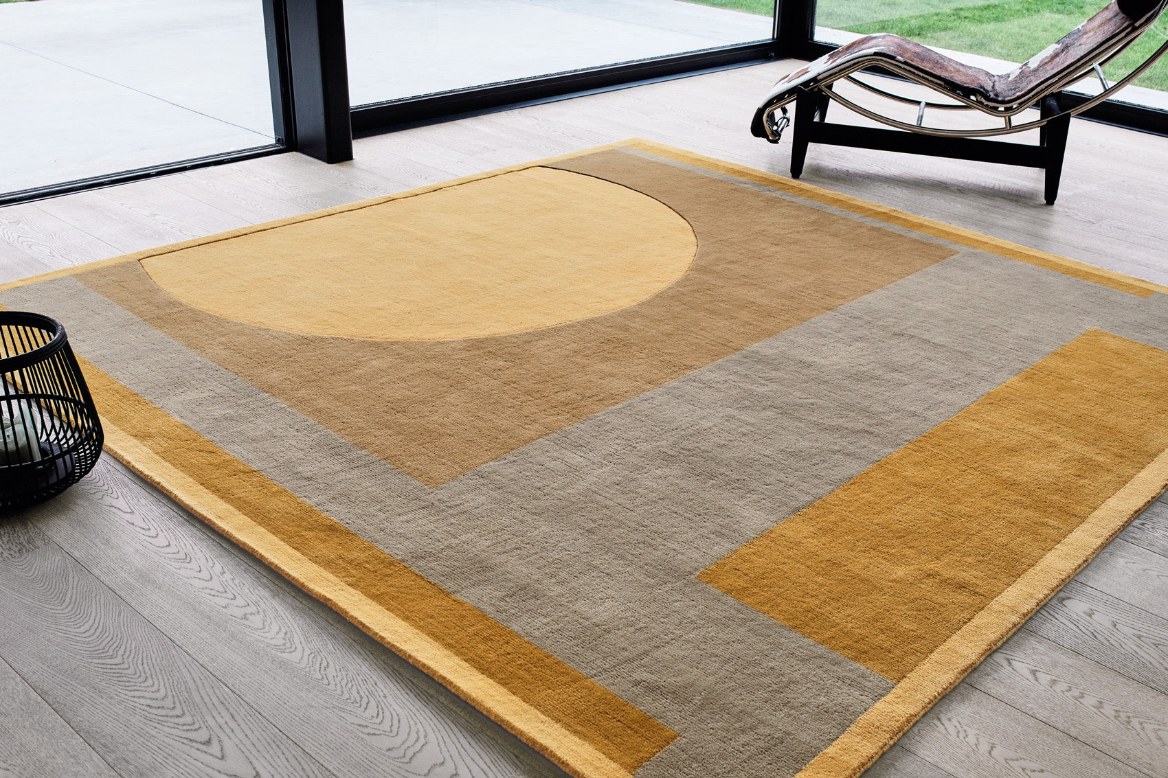 serge-lesage-gong-tapis-contemporain-miel image 1