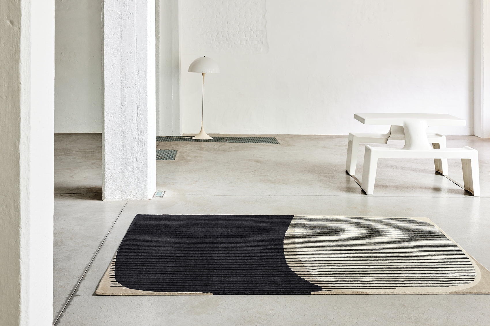 serge-lesage-tapis-snoop-grise-tapis-graphique-color-block image 1