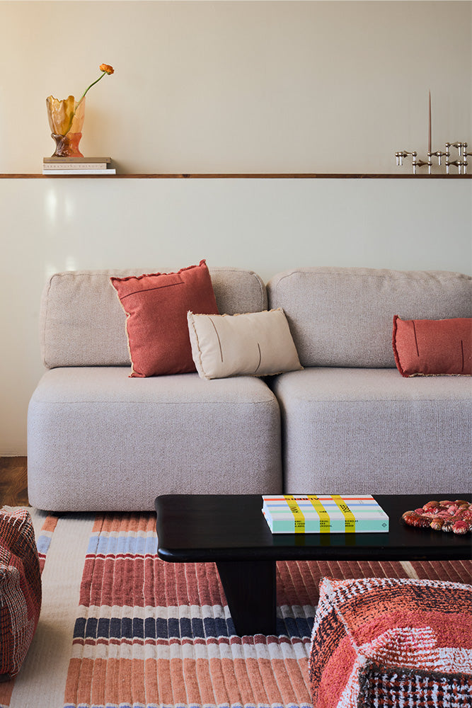 lorena-canals-chroma-stripes-coussin-rectangulaire-vertical-terracota image 3