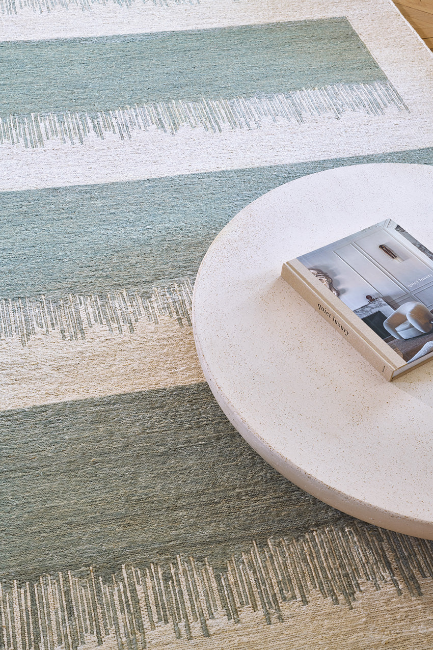toulemonde-bochart-figueras-aqua-tapis-jute-dor-nou-main image 4