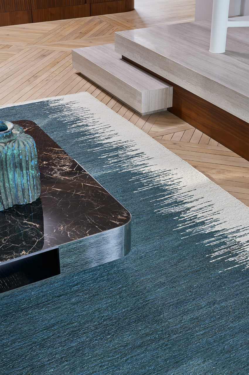 toulemonde-bochart-saona-bleu-tapis-bleu-profond-organique image 3