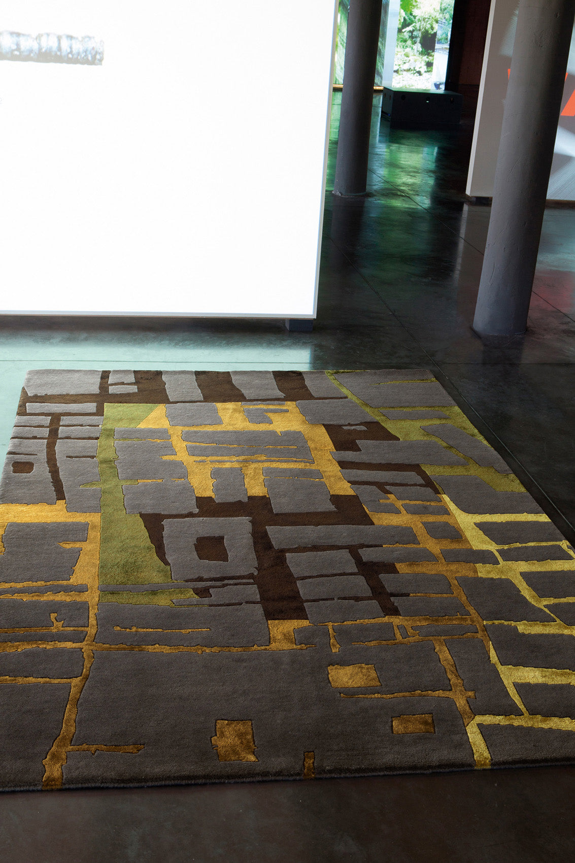 serge-lesage-tapis-diana-jungle-nou-main-vert-b-ne-bronze image 3