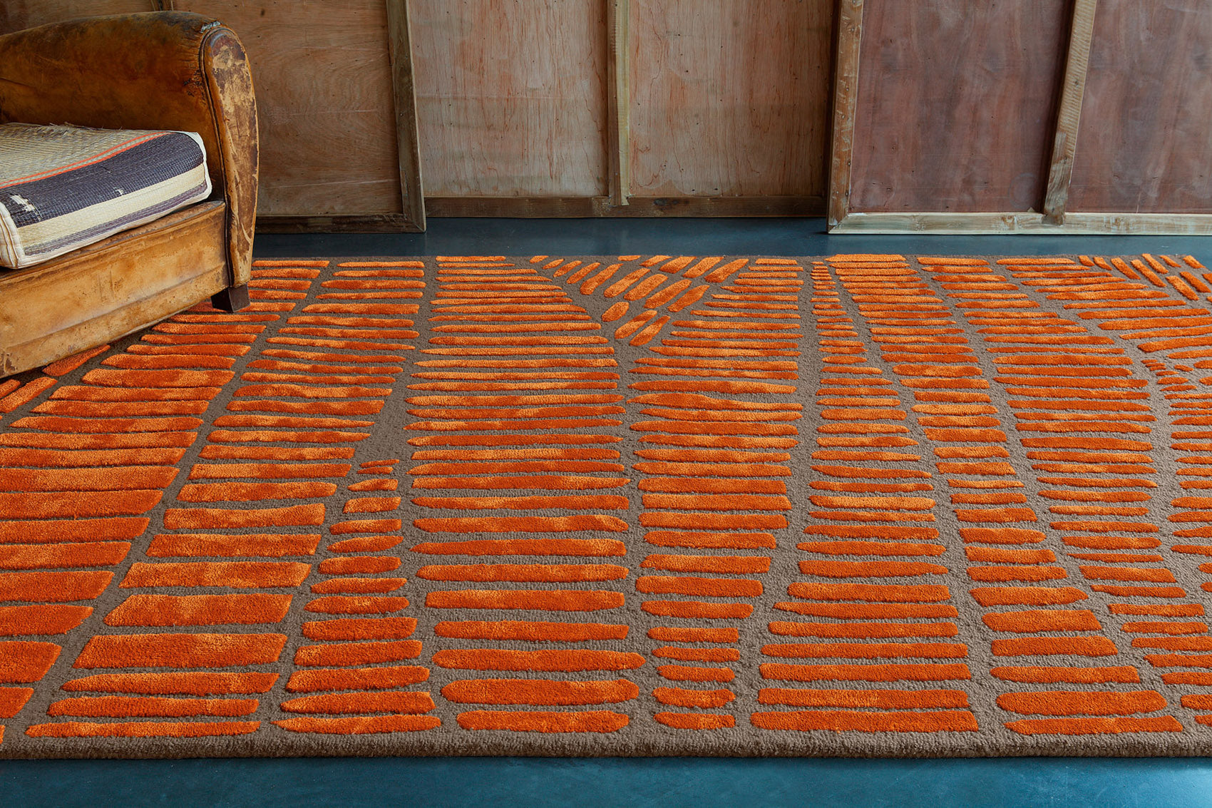 serge-lesage-tapis-enia-tapis-contemporain-relief-orange-taupe image 1