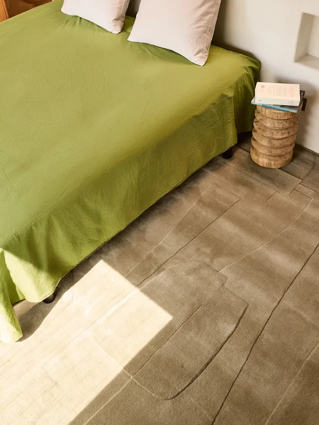 serge-lesage-bref-kaki-tapis-contemporain-graphique-uni image 1
