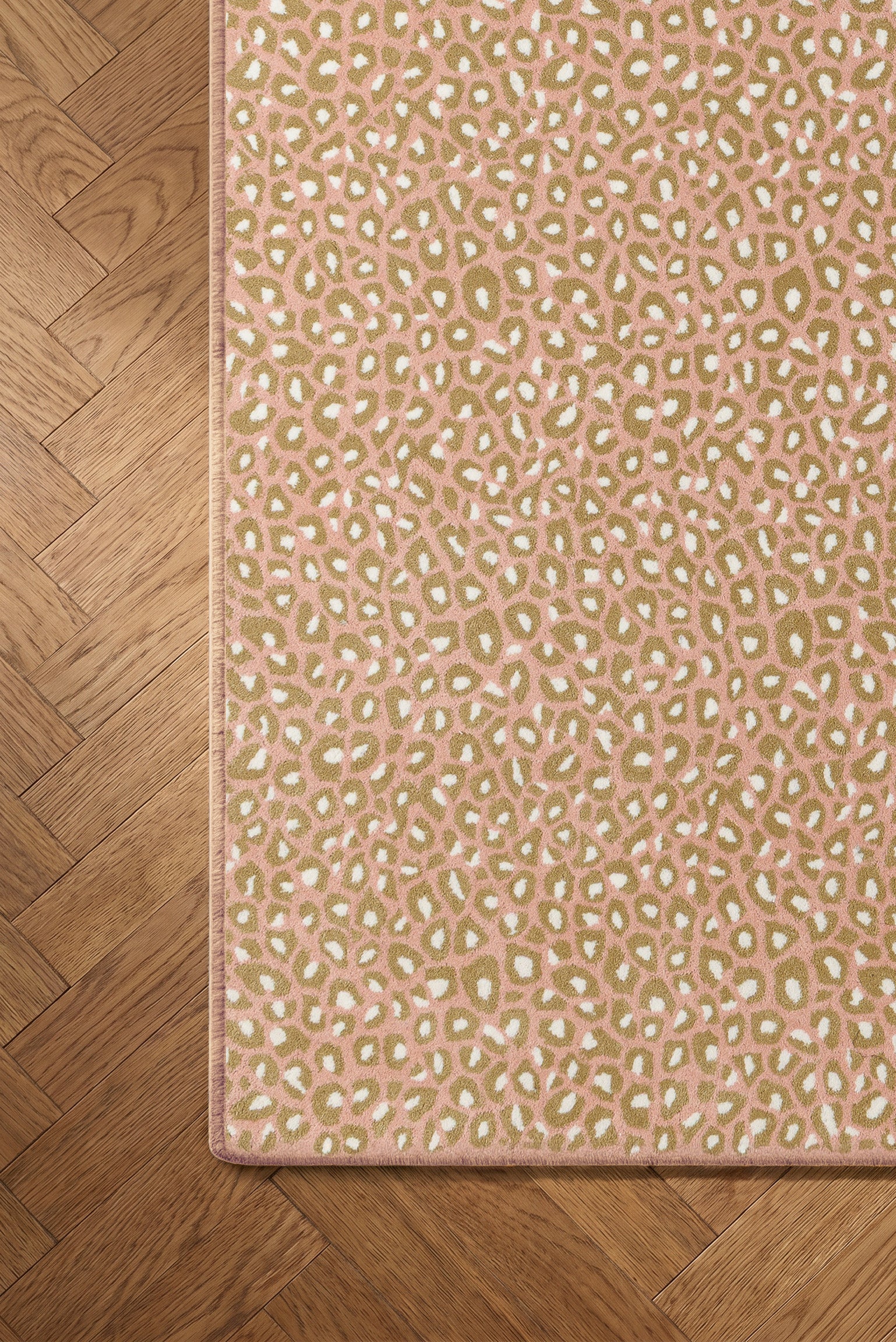 toulemonde-bochart-l-opard-rev-tement-rose-tapis-rose-motif-l-opard image 1