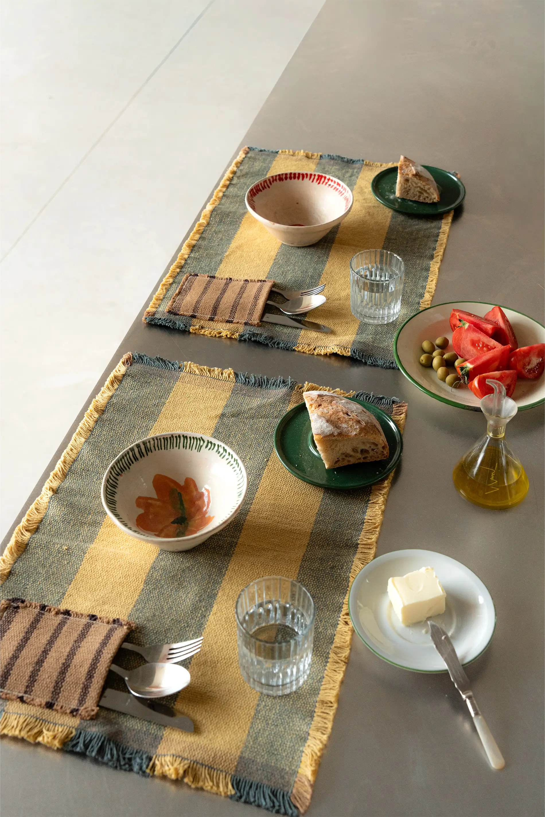 lorena-canals-pack-2-sets-de-table-handloom-poche-terrazzo image 2